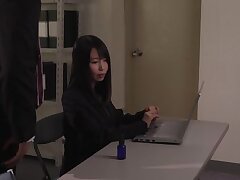 SSNI-990 Teen Tempts With Her Amazing Curves and Naughty Show