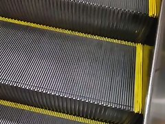 mov46 Curvy Babe Asks Masseur for Intimate Cunt Massage Pleasure